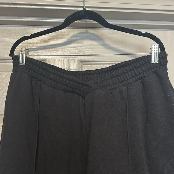 Boohoo | V Waistband Wide Leg Jogger (Tall) - Picture 5 of 9